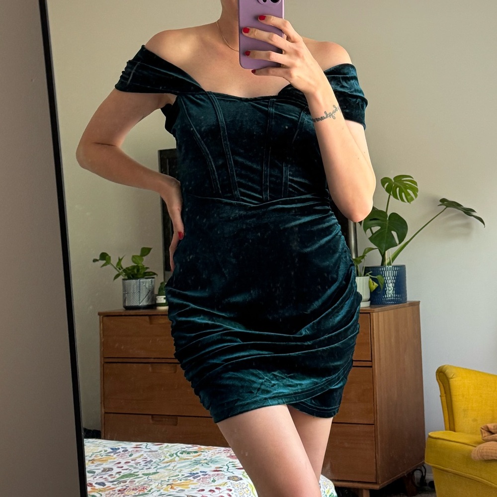 Elegant Dark Green Velvet Dress
